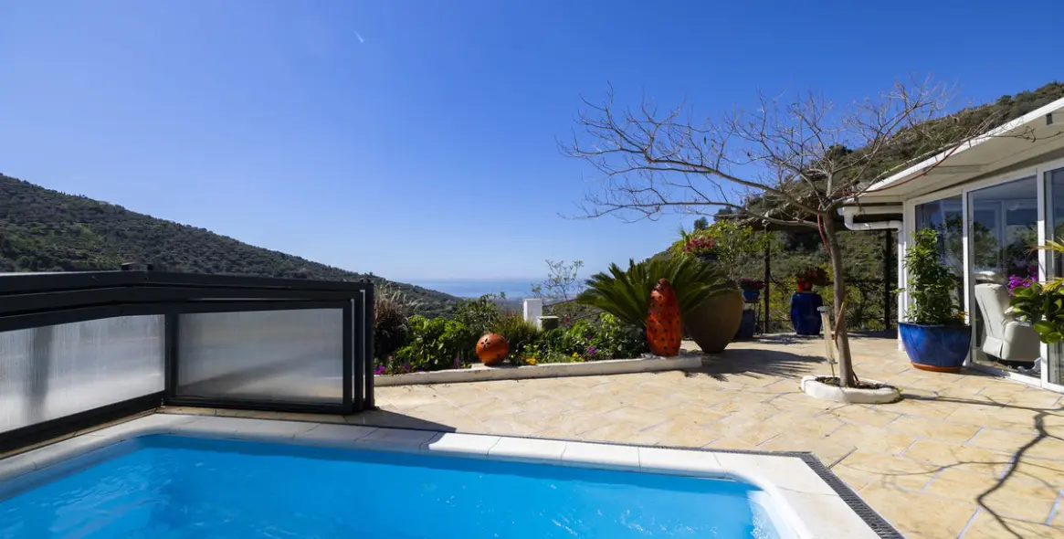 Sale of detached villa in Arenas 28