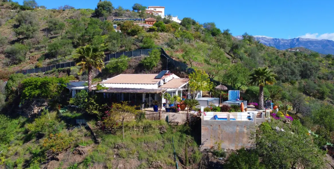 Sale of detached villa in Arenas 32