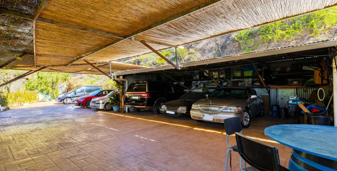 Sale of detached villa in Arenas 36