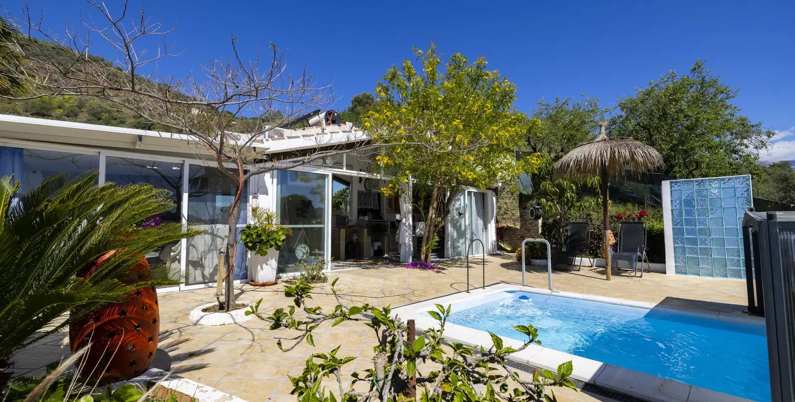 Sale of detached villa in Arenas 5