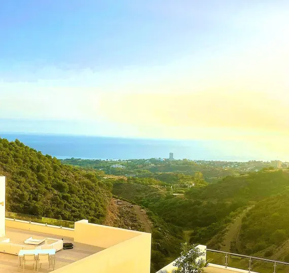 Sale of ground floor apartment in Altos de los Monteros