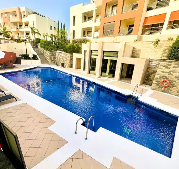 Sale of ground floor apartment in Altos de los Monteros