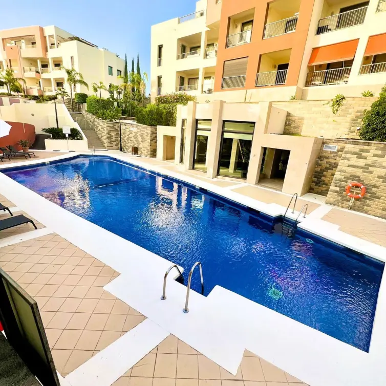 Sale of ground floor apartment in Altos de los Monteros
