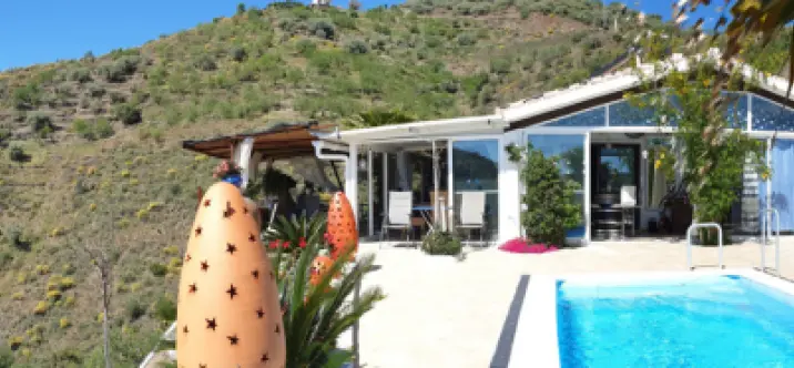 Sale of detached villa in Arenas 1