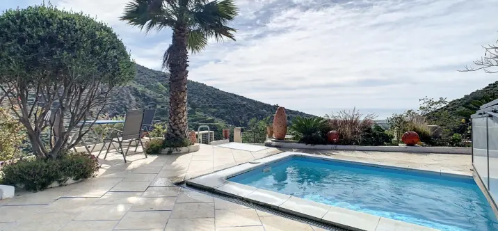 Sale of detached villa in Arenas 2