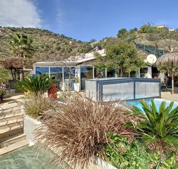 Sale of detached villa in Arenas