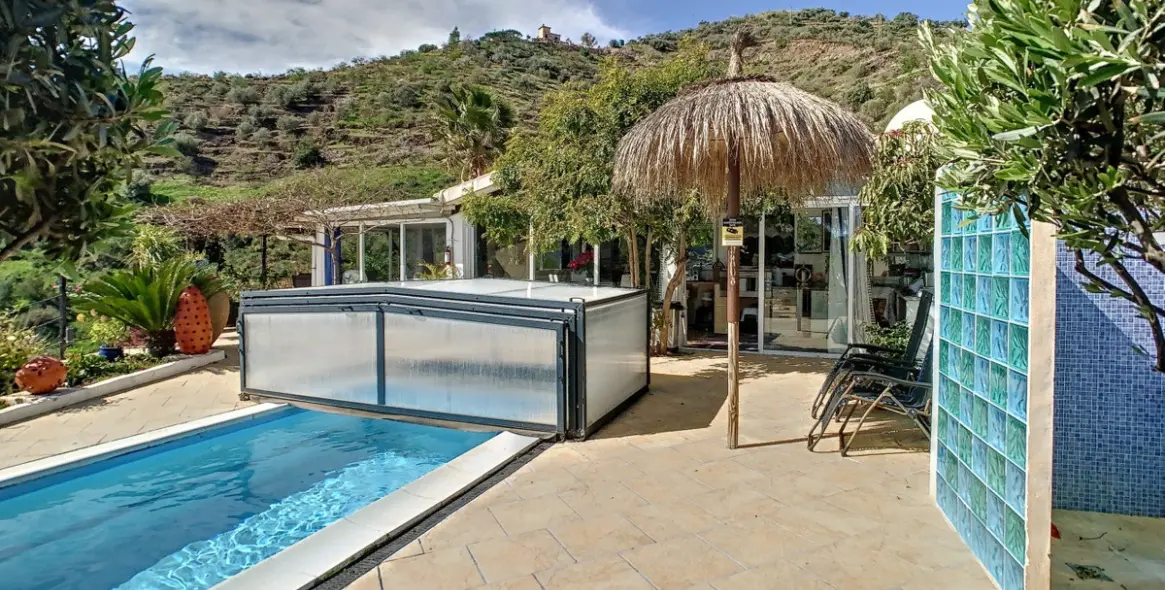 Sale of detached villa in Arenas 5