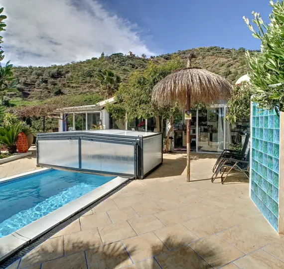 Sale of detached villa in Arenas