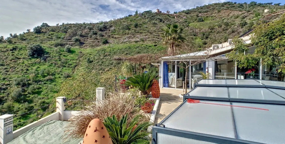 Sale of detached villa in Arenas 6