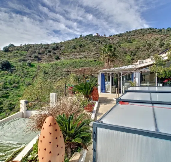 Sale of detached villa in Arenas