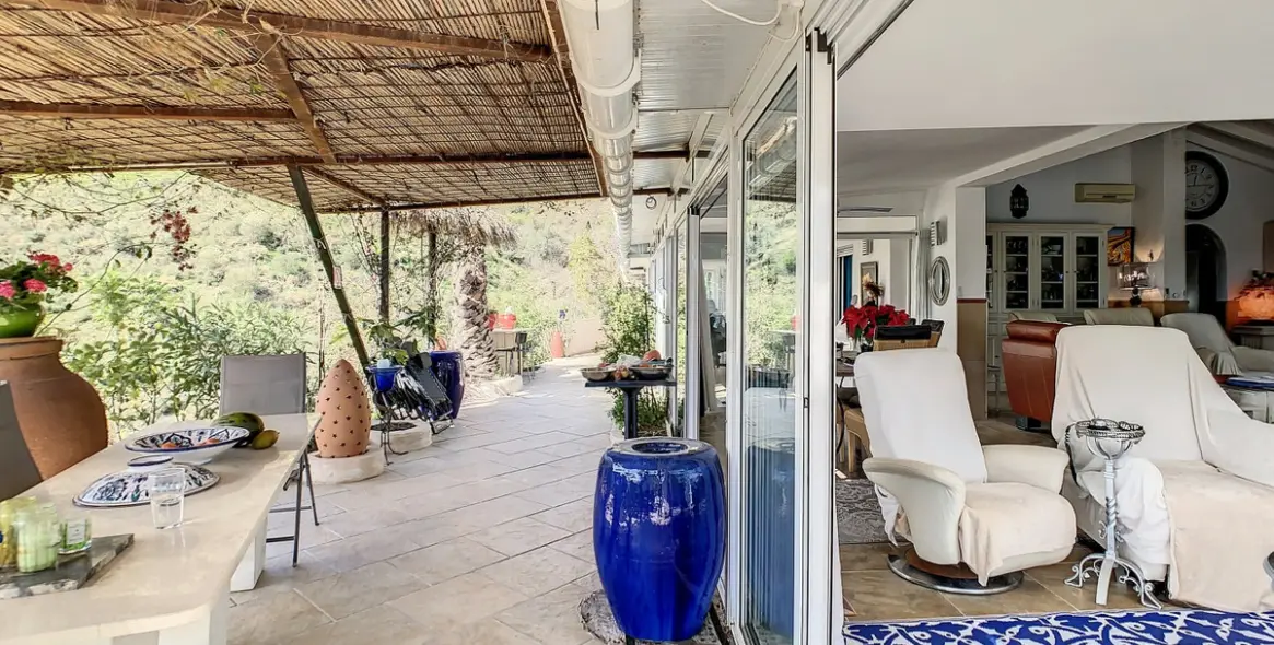 Sale of detached villa in Arenas 10