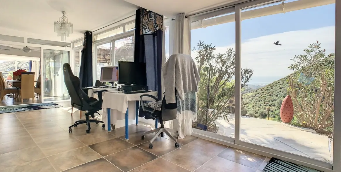 Sale of detached villa in Arenas 19