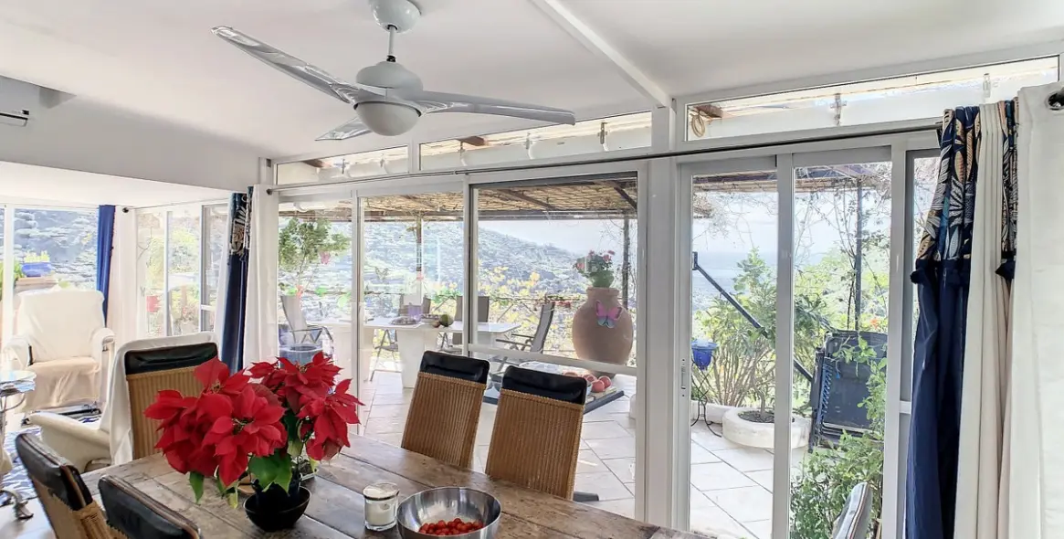 Sale of detached villa in Arenas 24