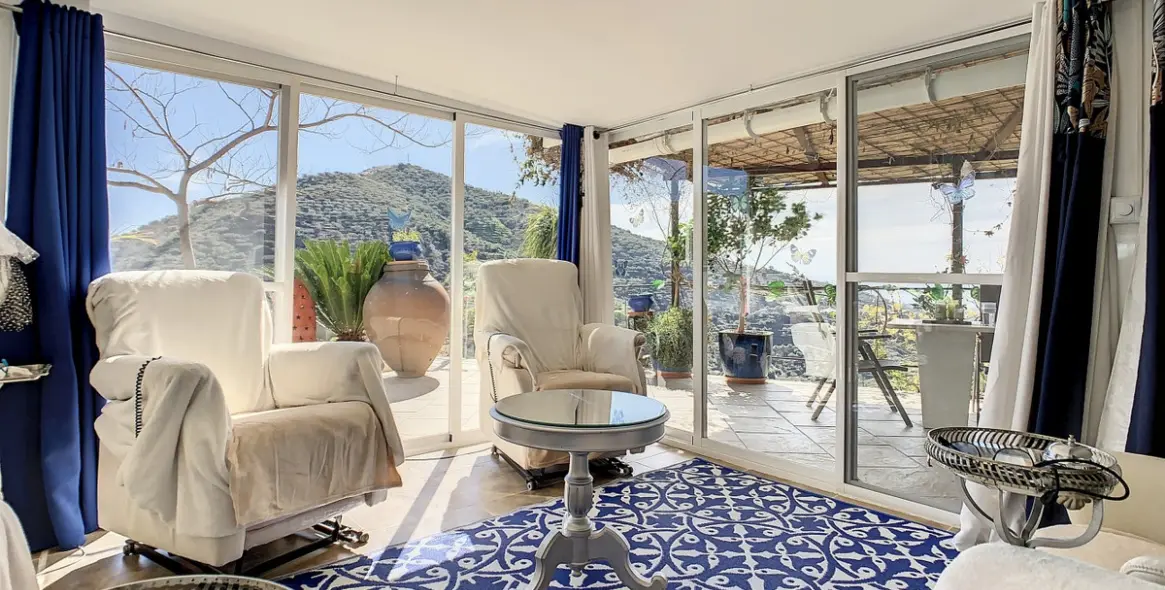 Sale of detached villa in Arenas 25