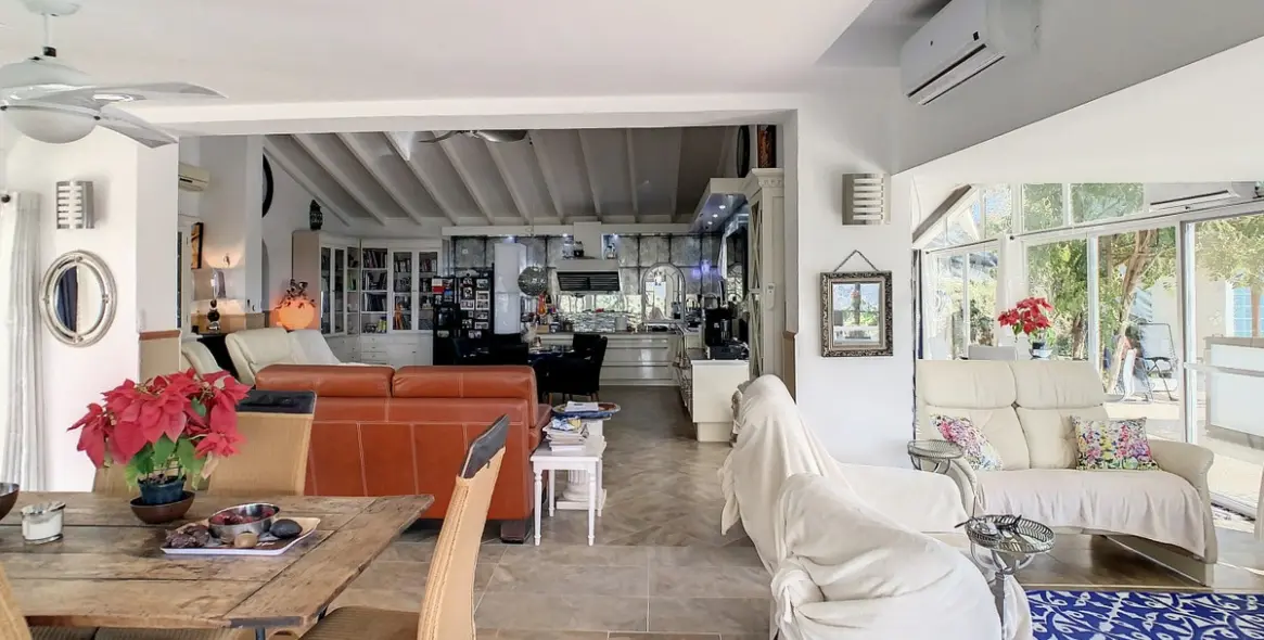 Sale of detached villa in Arenas 27