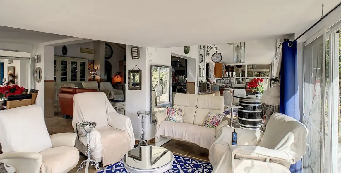 Sale of detached villa in Arenas 28