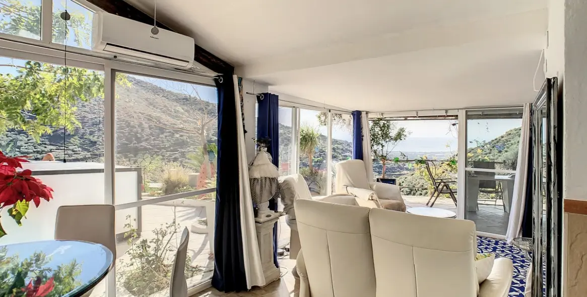 Sale of detached villa in Arenas 31