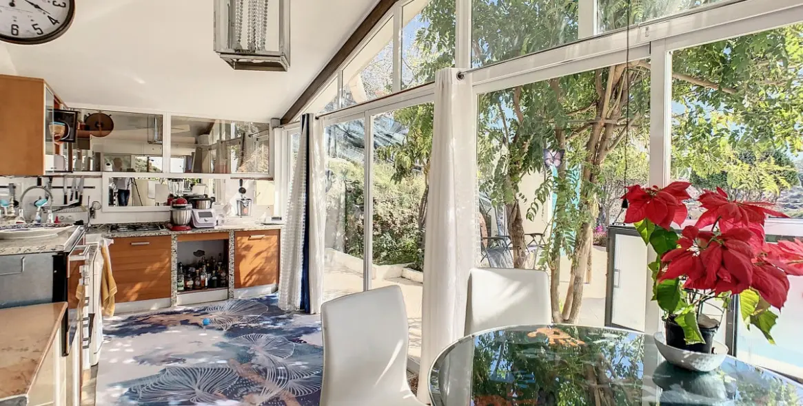 Sale of detached villa in Arenas 32