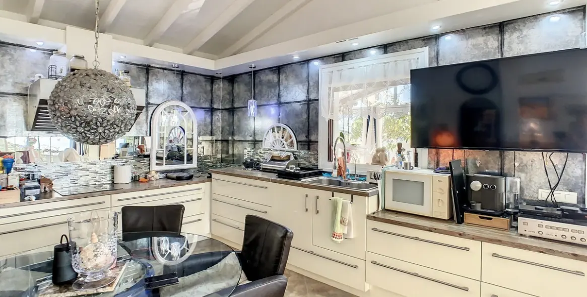 Sale of detached villa in Arenas 35