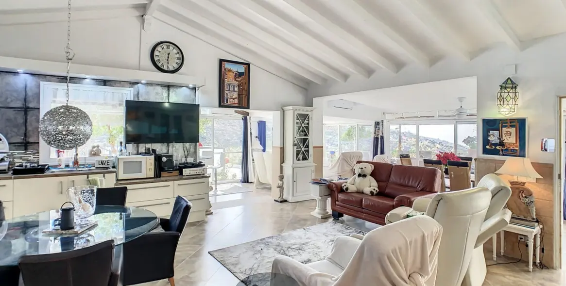 Sale of detached villa in Arenas 42