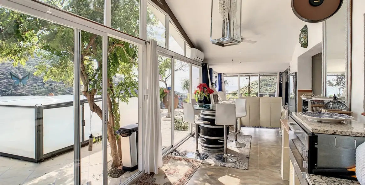 Sale of detached villa in Arenas 43