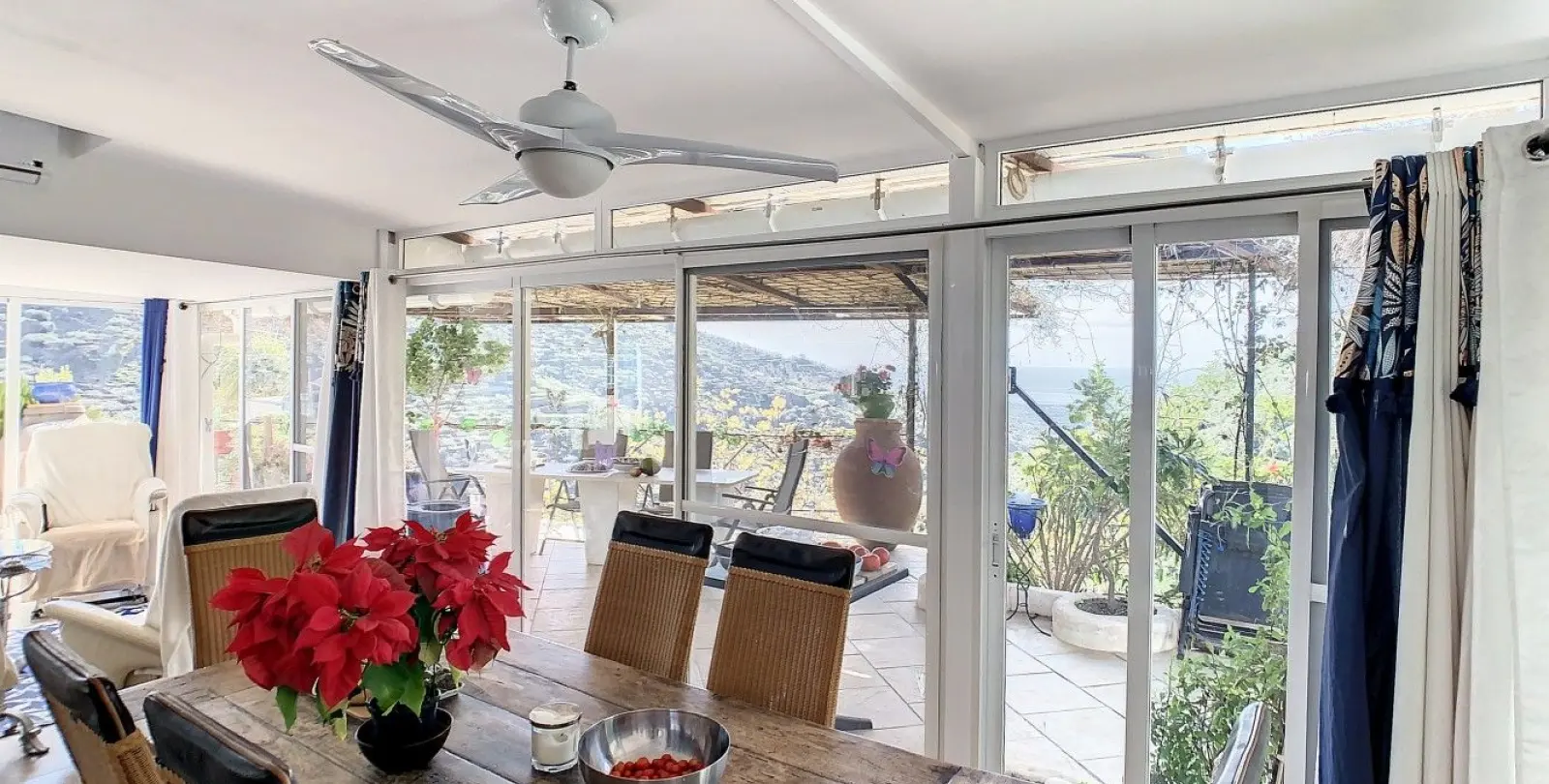 Sale of detached villa in Arenas 24
