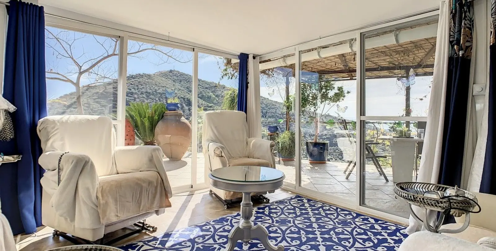 Sale of detached villa in Arenas 25
