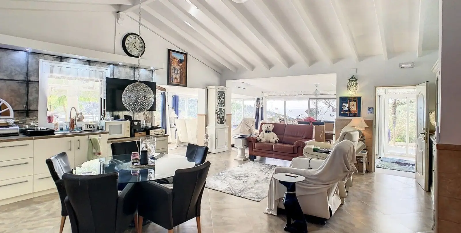 Sale of detached villa in Arenas 36