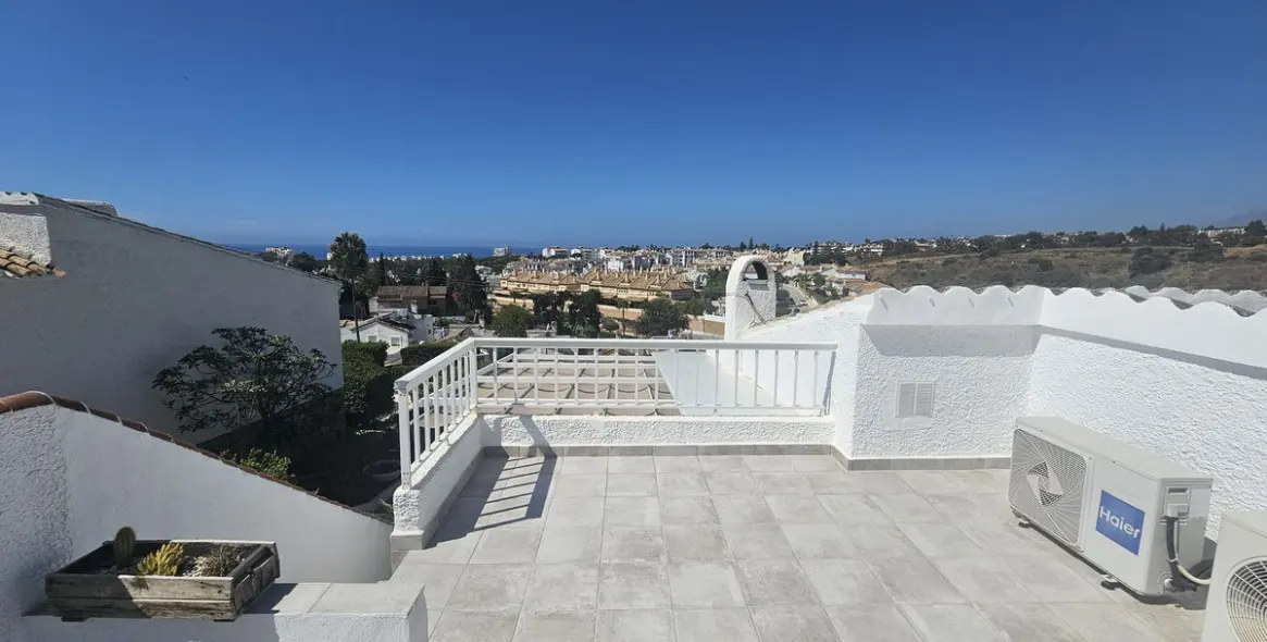 Sale of detached villa in Calypso 17