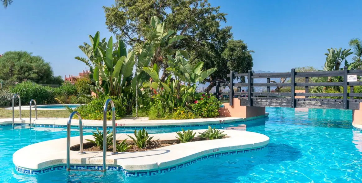 Sale of ground floor apartment in La Mairena 12