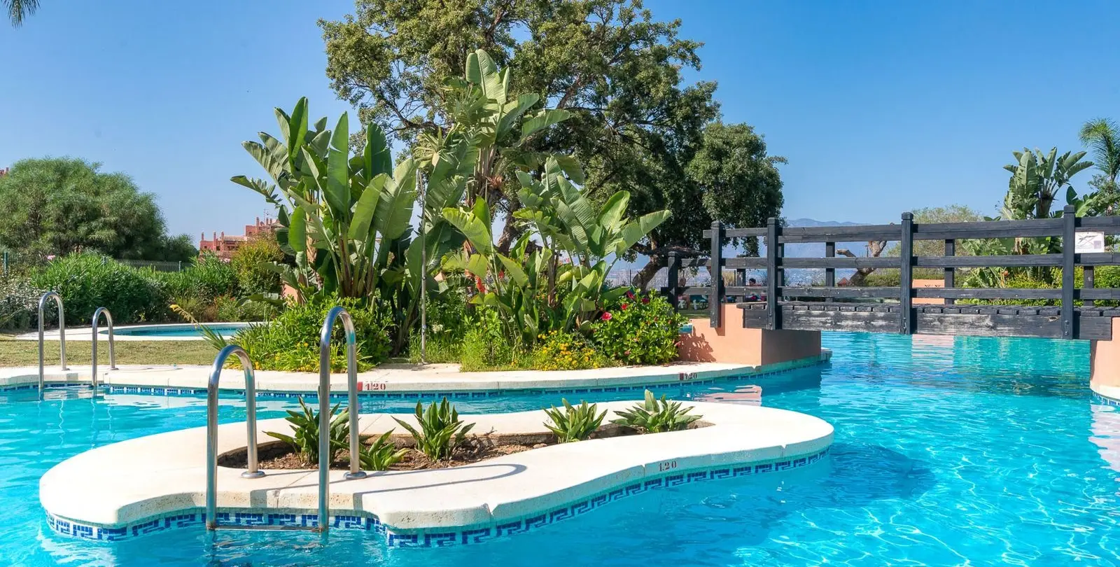 Sale of ground floor apartment in La Mairena 14