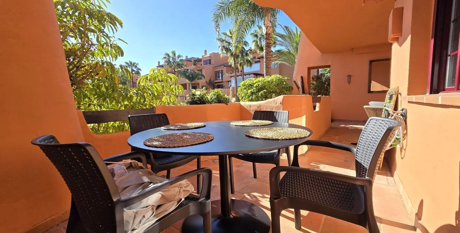 Sale of ground floor apartment in La Mairena 17