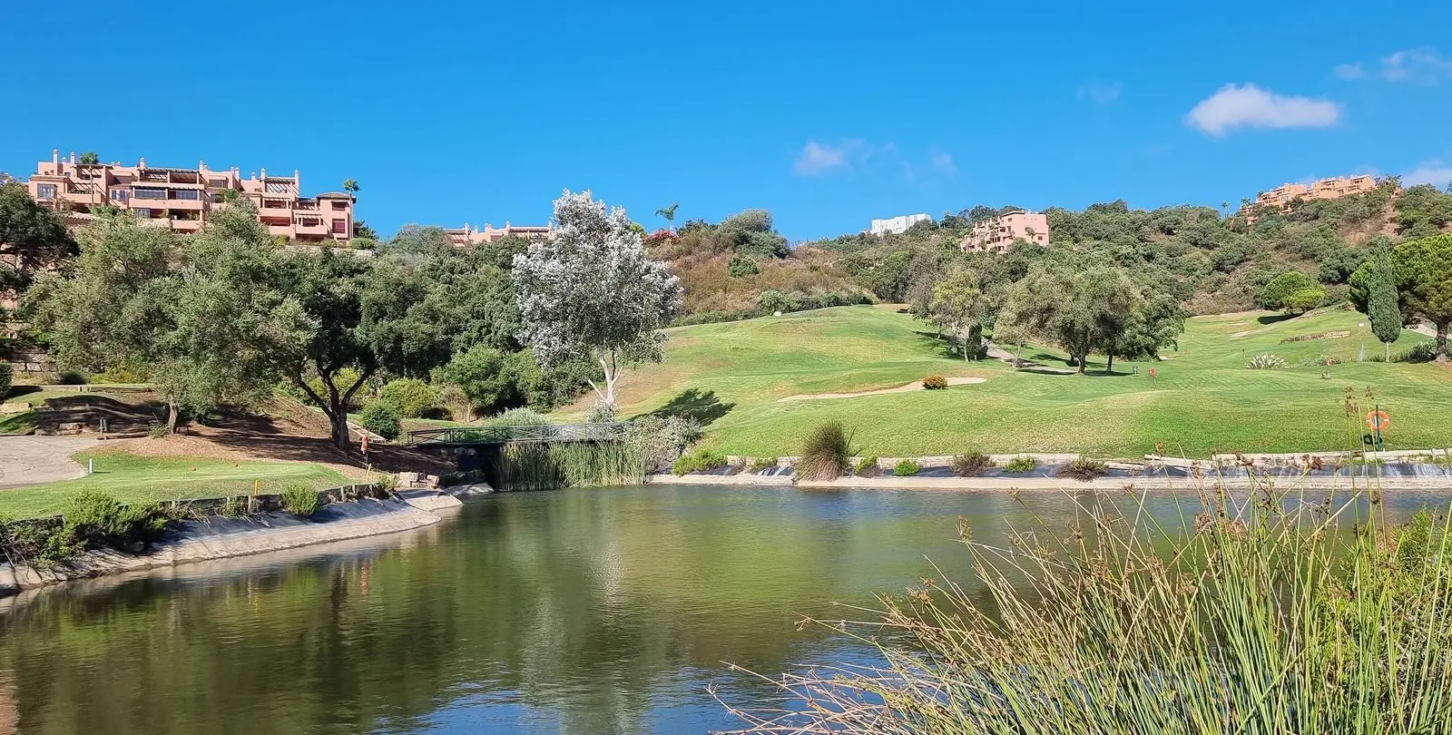 Sale of ground floor apartment in La Mairena 23