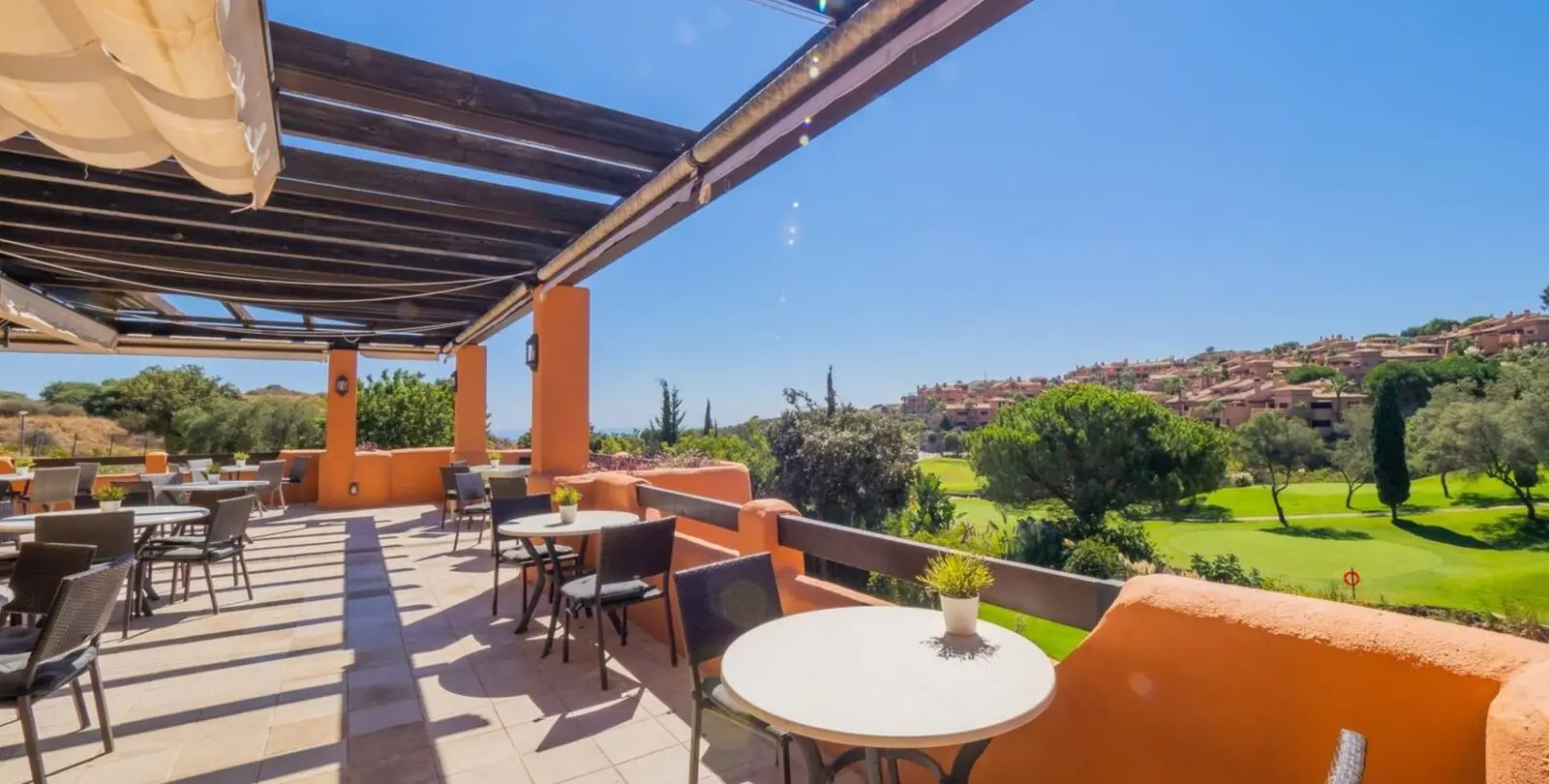 Sale of ground floor apartment in La Mairena 43