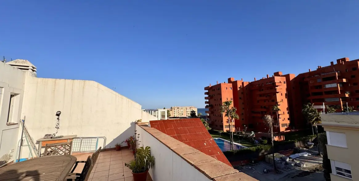 Sale of penthouse duplex in Estepona 1