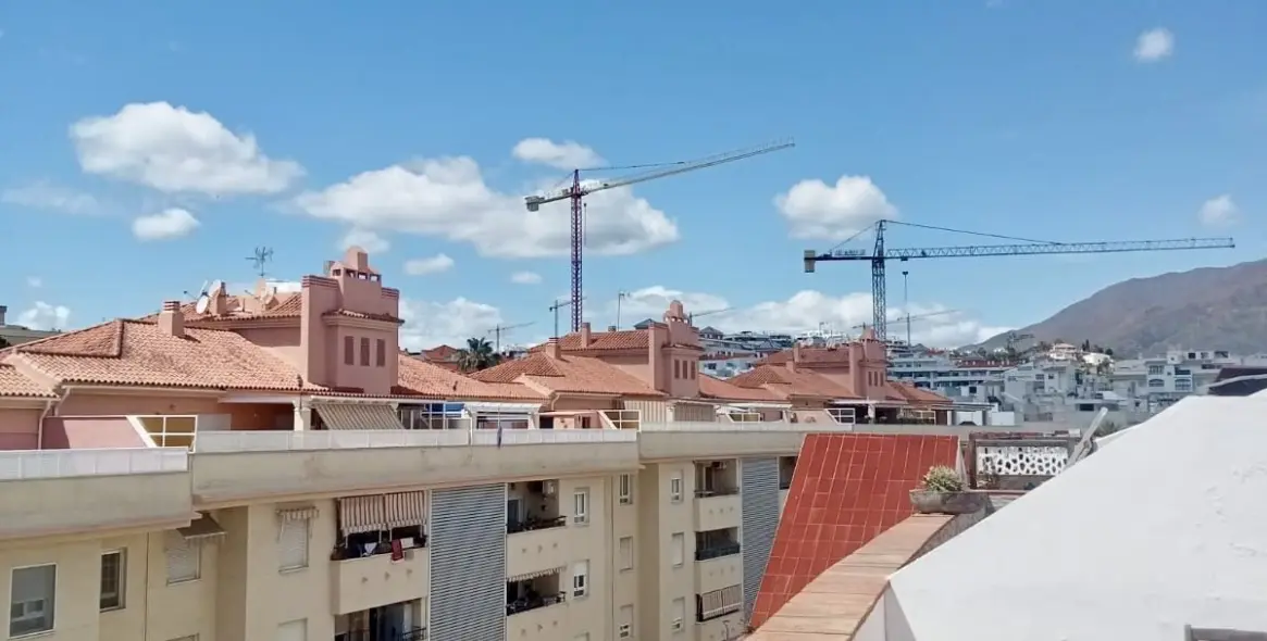 Sale of penthouse duplex in Estepona 10