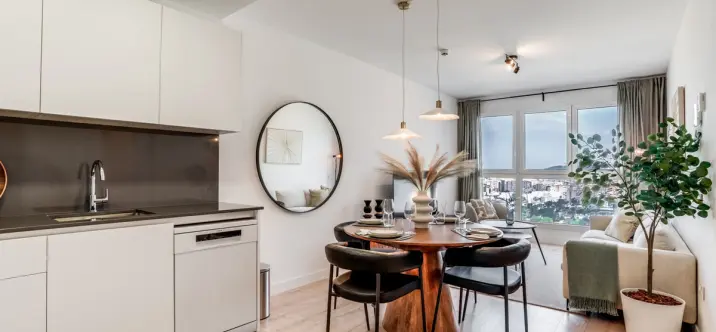 Sale of middle floor apartment in Málaga 0