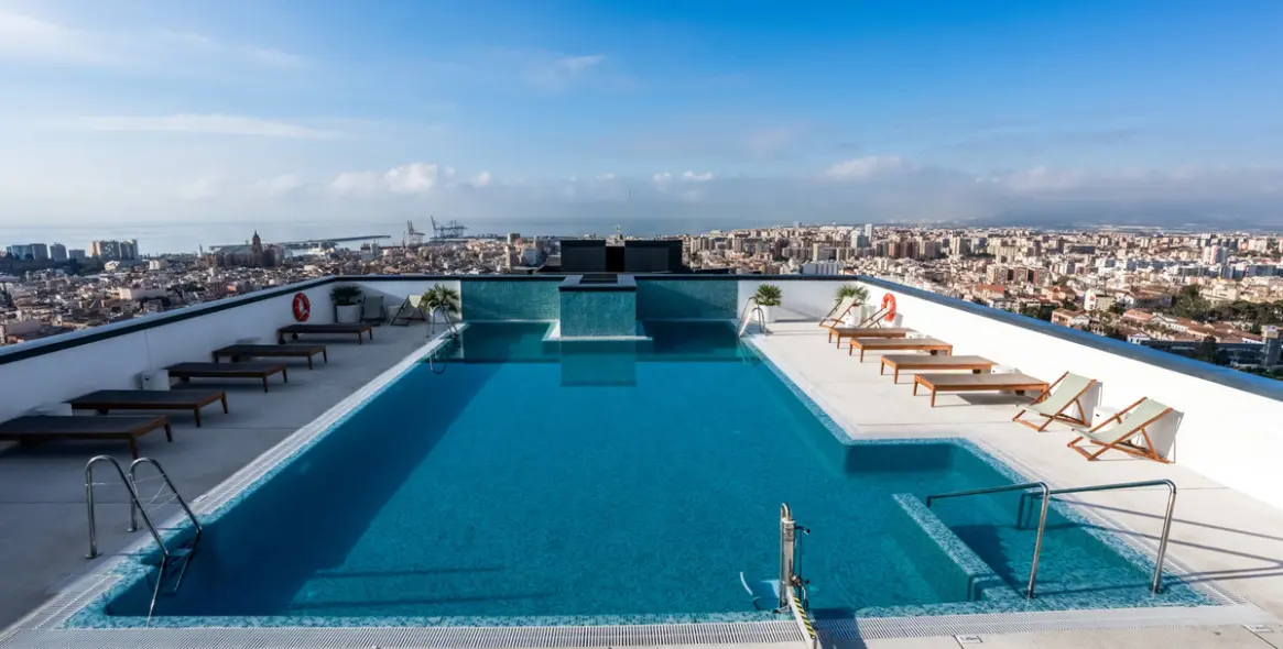 Sale of middle floor apartment in Málaga 2