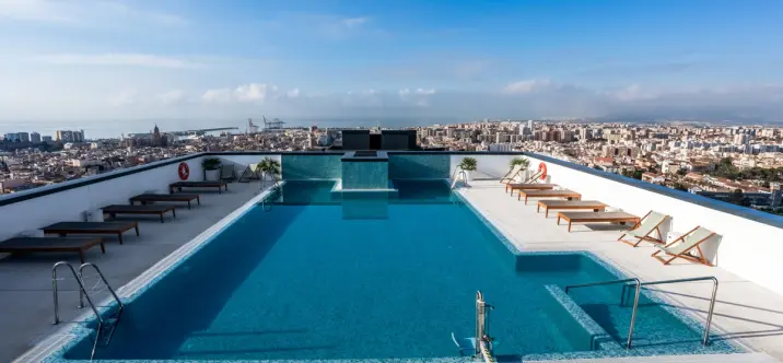 Sale of middle floor apartment in Málaga 1