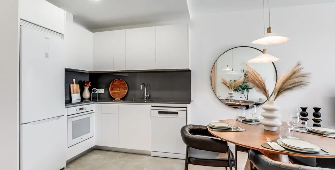 Sale of middle floor apartment in Málaga 3