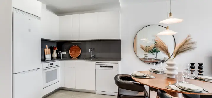 Sale of middle floor apartment in Málaga 2