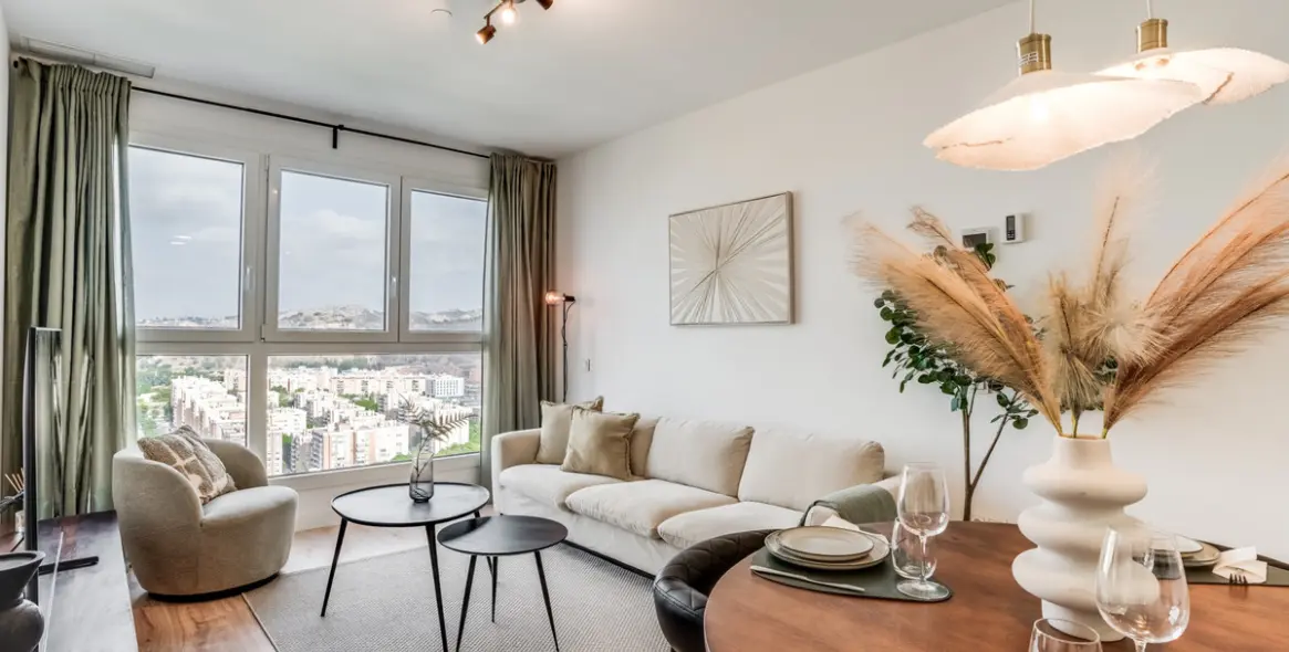 Sale of middle floor apartment in Málaga 4