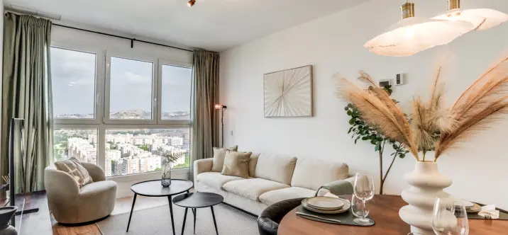 Sale of middle floor apartment in Málaga 3