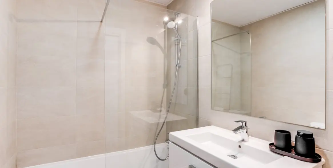 Sale of middle floor apartment in Málaga 6