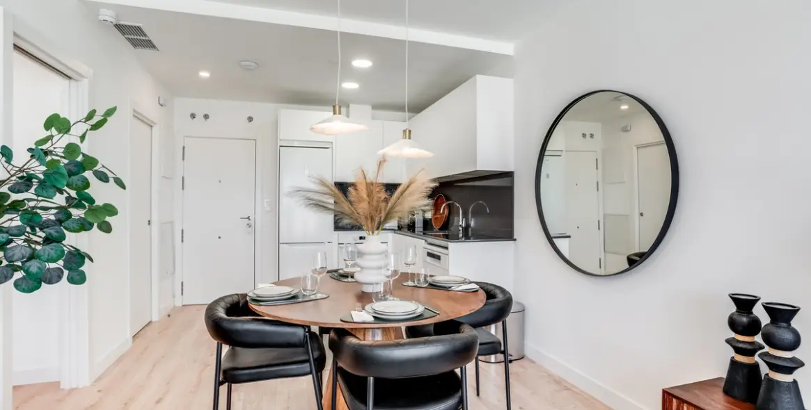 Sale of middle floor apartment in Málaga 8