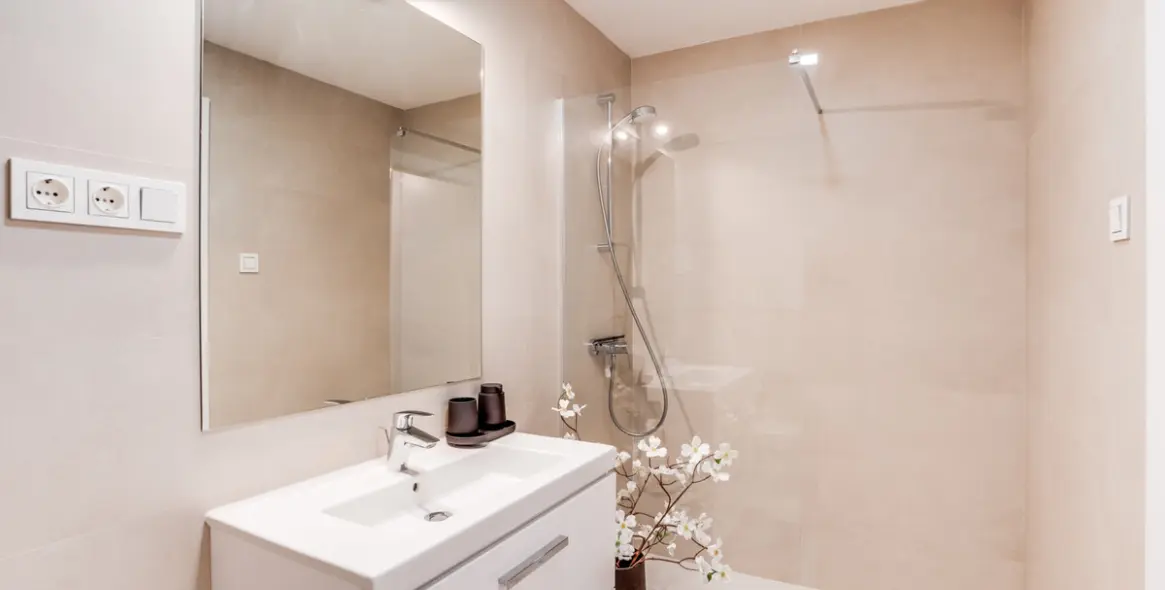 Sale of middle floor apartment in Málaga 13