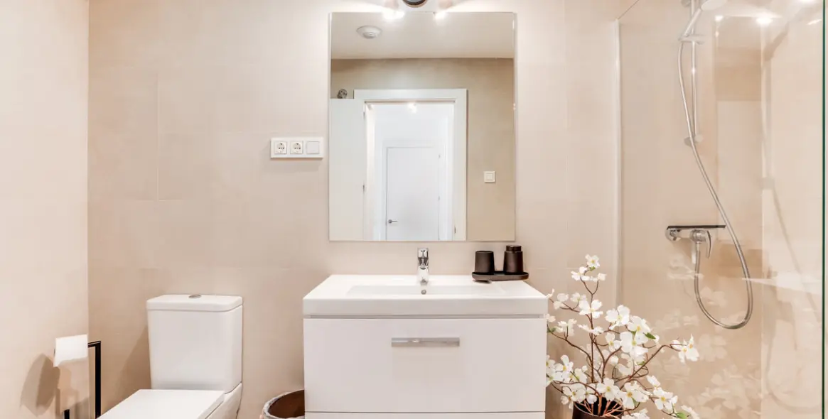 Sale of middle floor apartment in Málaga 14