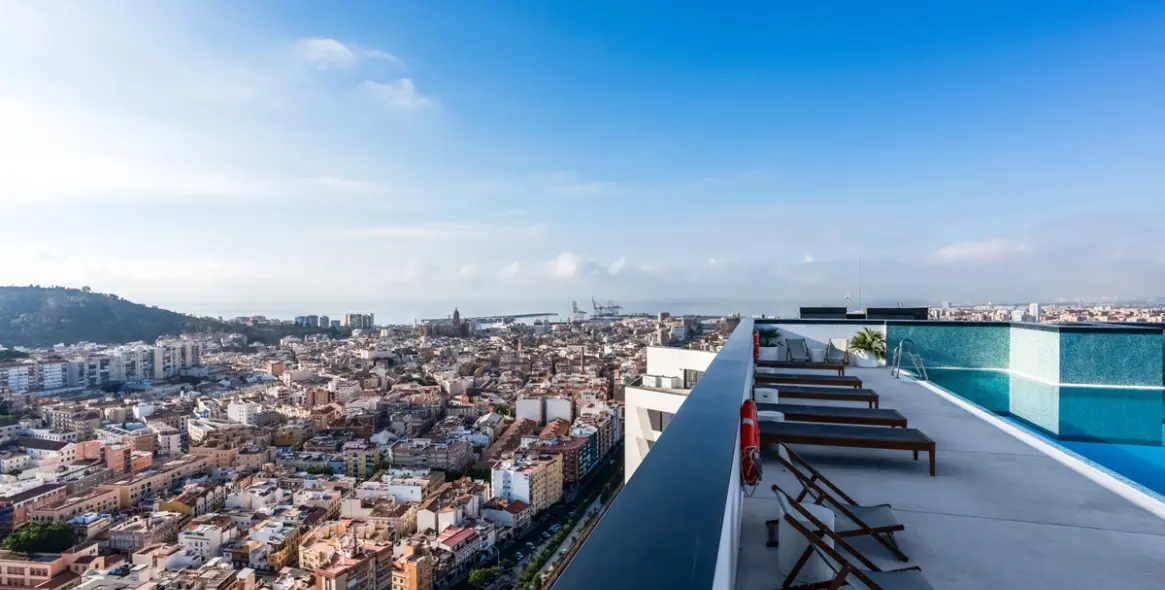 Sale of middle floor apartment in Málaga 15