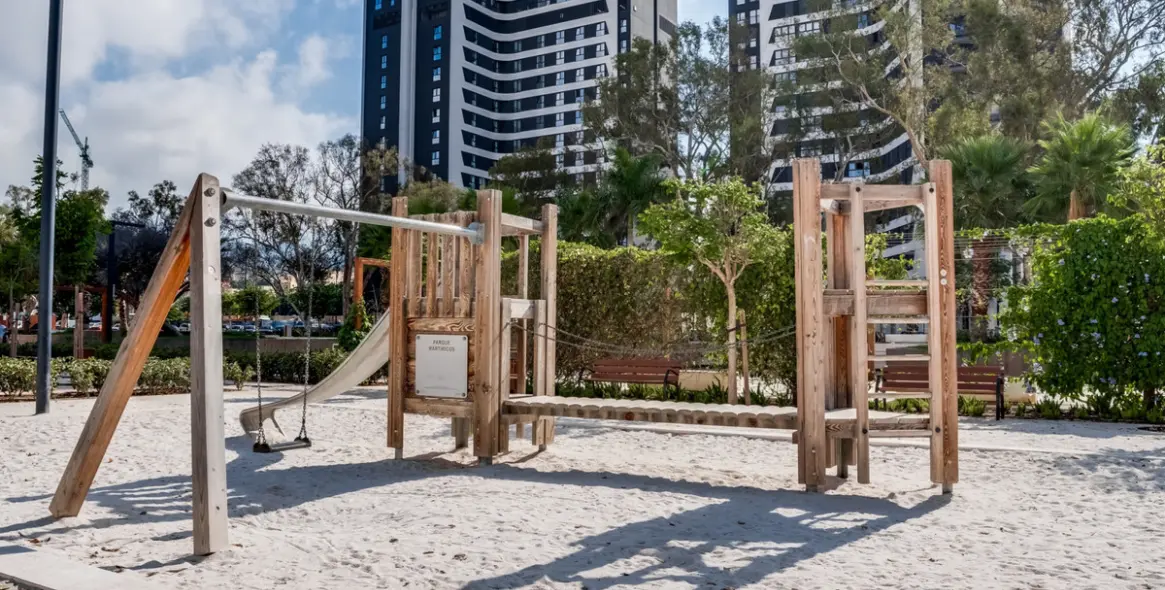 Sale of middle floor apartment in Málaga 17