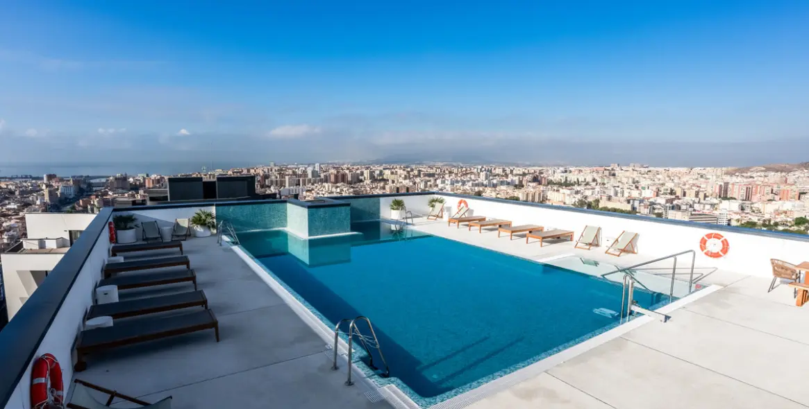 Sale of middle floor apartment in Málaga 19